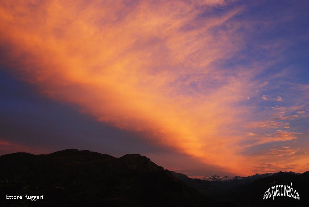 10 - Ottobre - Alba rossa in Val Brembana.jpg